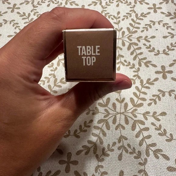 Jeffree Star Lip Gloss in Shade Table Top NIB - Picture 4 of 5